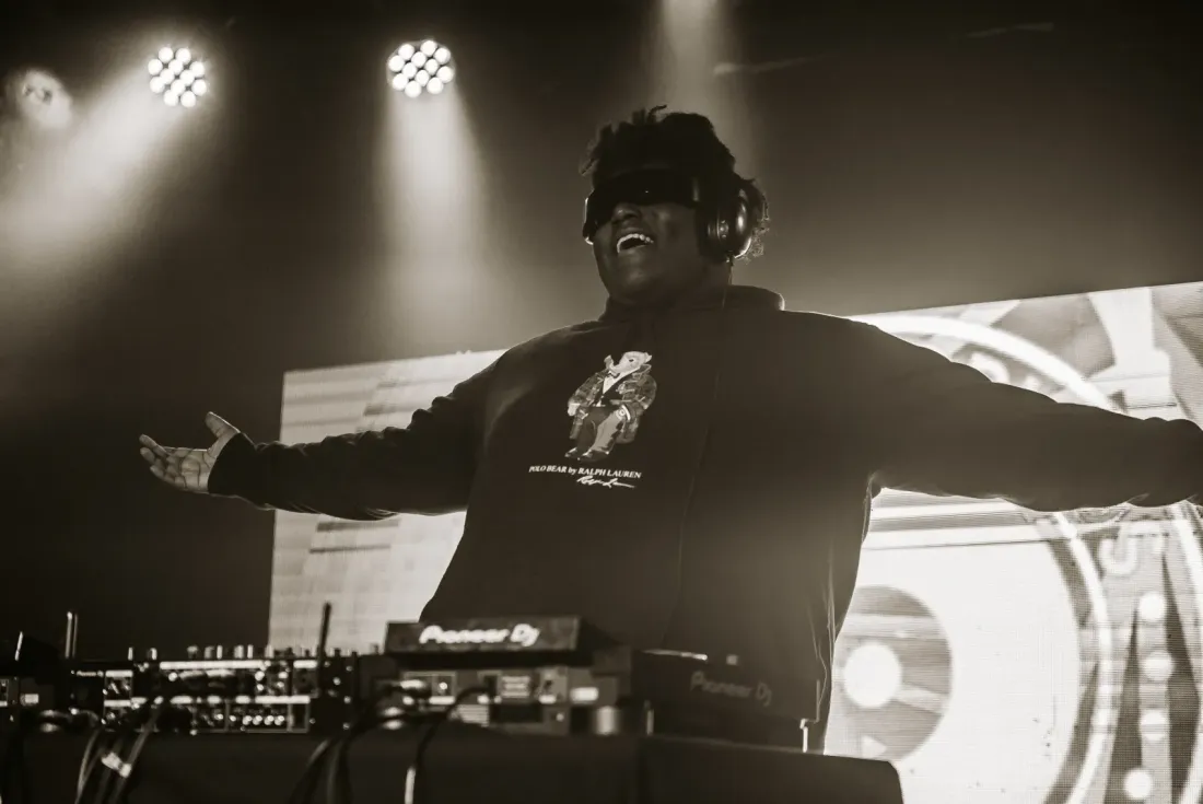 Ol' Boy live, frame 2