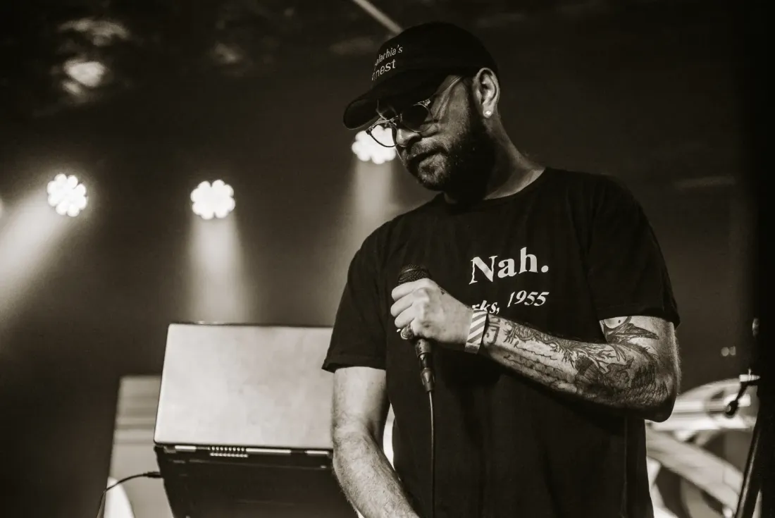 Ol' Boy live, frame 12
