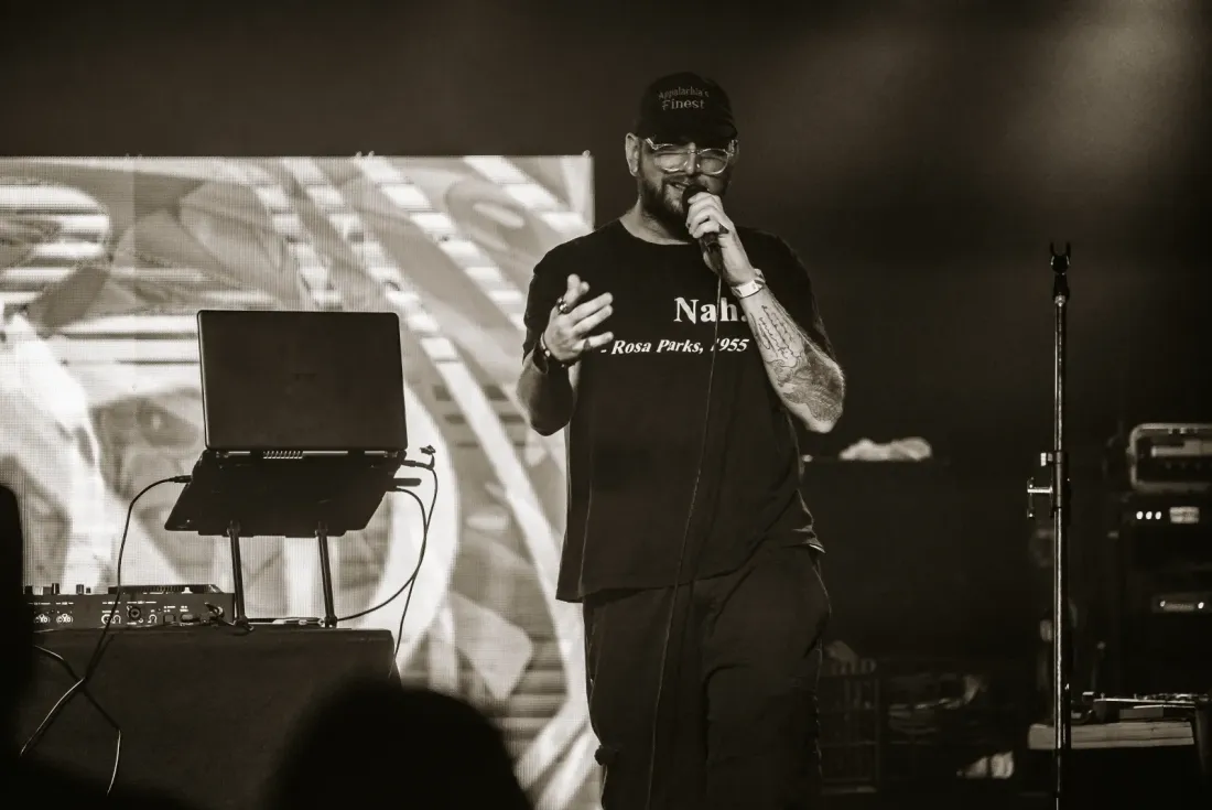 Ol' Boy live, frame 21