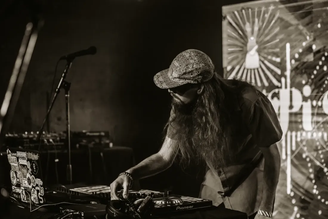 Ol' Boy live, frame 17